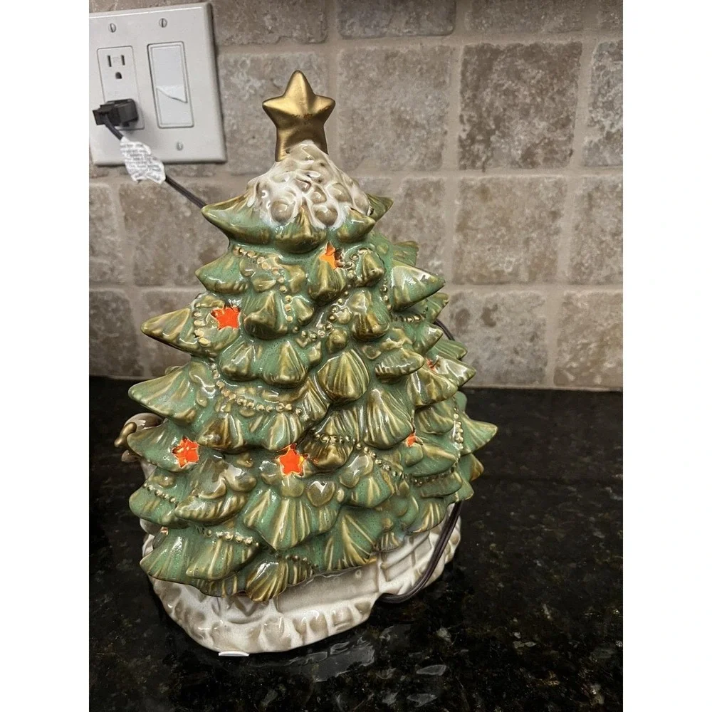VTG Light Up Glazed Ceramic House‎ Christmas Tree Santa Reindeer Child Presents